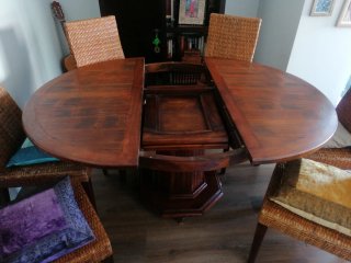 Mesa redonda de madera para 6 personas con sillas