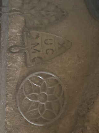 Reposacazos de metal con diseño floral