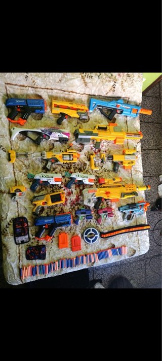 Lote Pistolas Nerf y Accesorios