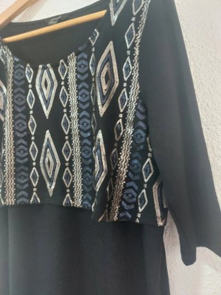Vestido negro con estampado geométrico L