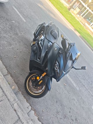 Yamaha T-Max 2022 tecmak verde y Negra Impecable