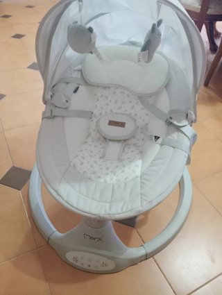 Mecedora eléctrica para bebé
