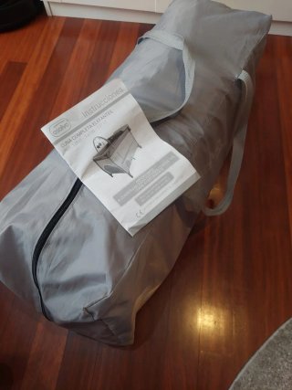 Cuna de viaje plegable con dos niveles y cambiador