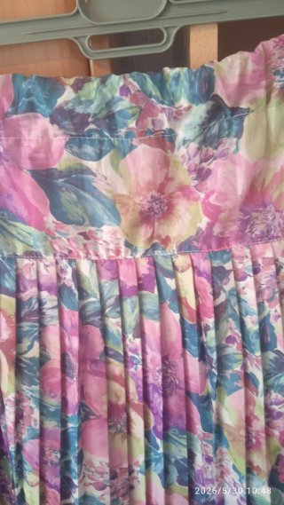 Falda plisada floral elegante