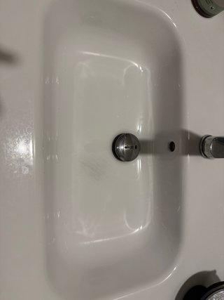 Mueble de baño modular blanco y plata