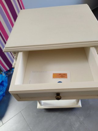 Mesita auxiliar de madera