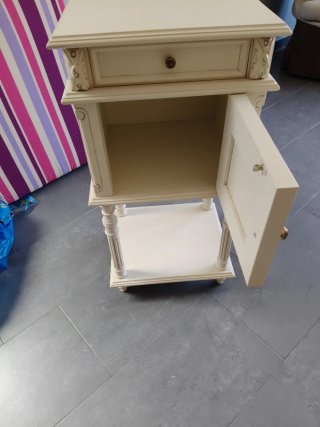 Mesita auxiliar de madera