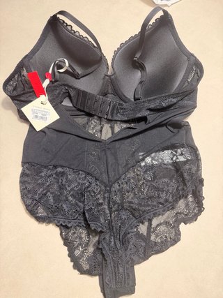 Body de encaje negro. Talla 100 B