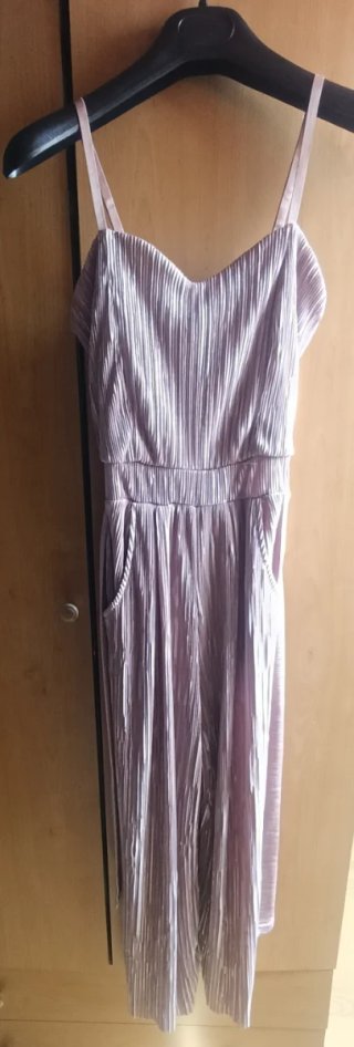 Mono plisado rosa con bolsillos