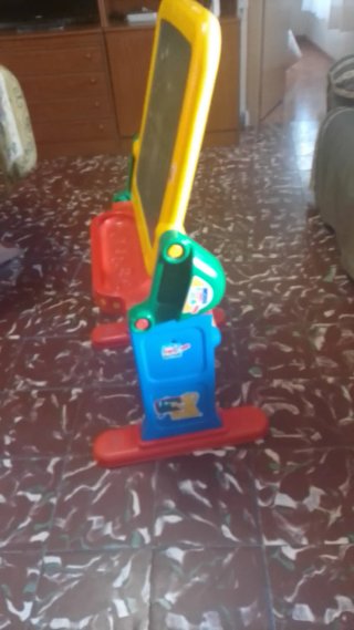 Mesa infantil de plástico