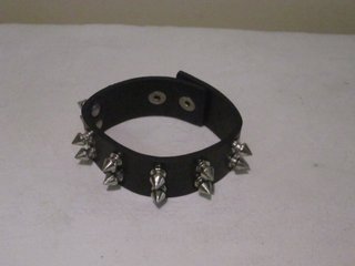 PULSERA DE CUERO SINTETICO ESTILO ROCKERO 23 CM