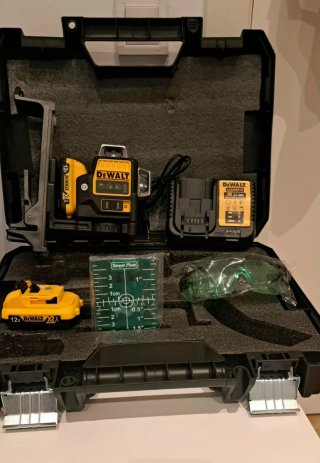Nivel Láser 2 baterías cargador y caja plástico