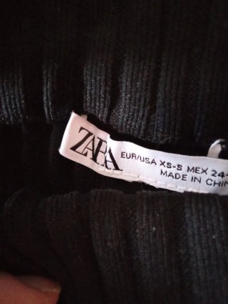 Lote 2 Tops Canalé Zara Negro y Blanco 1x4€