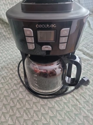 Cafetera con molinillo