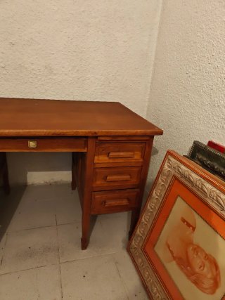 Escritorio de madera clásico