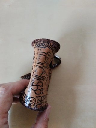 Monedero de cuero con diseño de Perú
