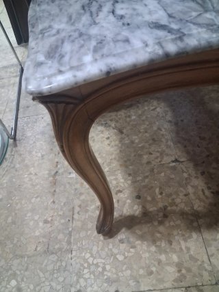Mesa antigua de salón mármol y madera