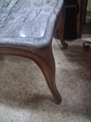 Mesa antigua de salón mármol y madera