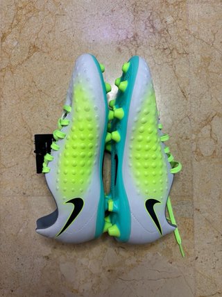 Botas de fútbol Nike Magista