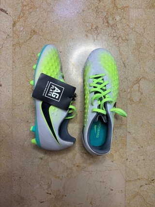 Botas de fútbol Nike Magista