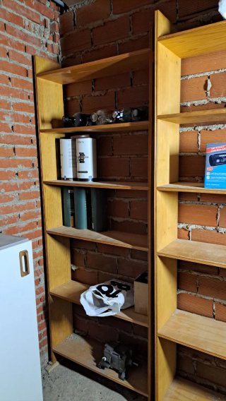 Estanterías de madera de pino