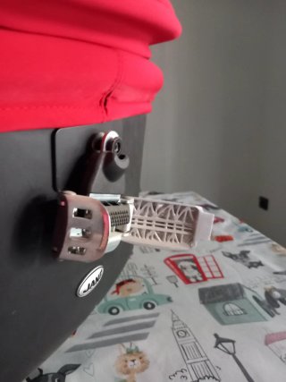 Carrito de bebé rojo y negro.  Marca Jané.