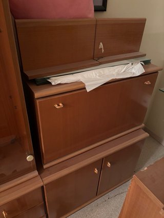 Mueble de salón madera y cristal