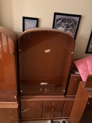 Mueble de salón madera y cristal