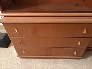 Mueble de salón madera y cristal