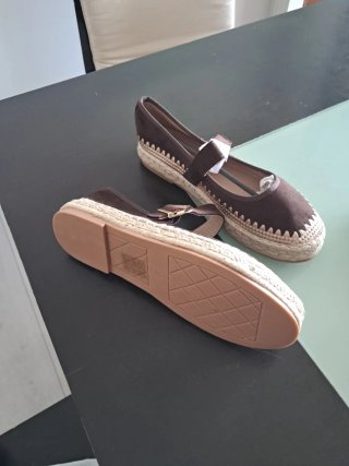 Zapatos de verano de chica sin estrenar