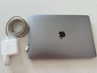 MacBook Pro Intel 2,3 GHz i7 de 2020. Buen Estado