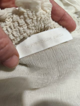 Blusa y pañuelo de seda beige y blanca
