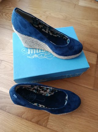 Zapatos de cuña Mustang azul talla 39