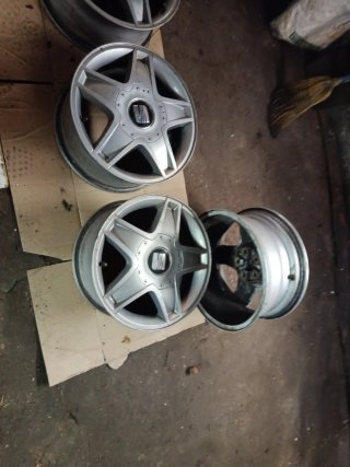 Juego de 4 llantas Seat. De 40cm de diámetro