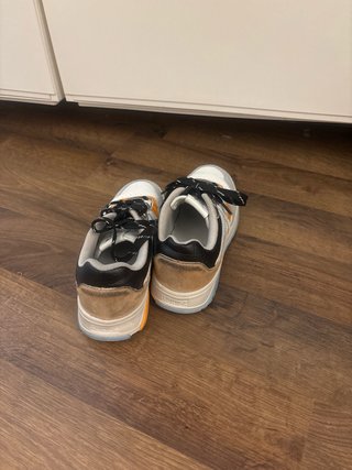 Zapatillas Munich plateadas, naranjas y blancas