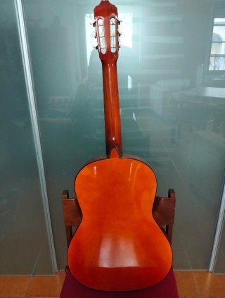 Chitarra classica gialla