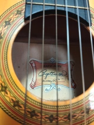 Chitarra classica gialla