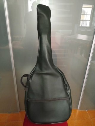 Chitarra classica gialla