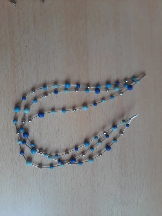 Conjunto de bisutería azul y turquesa