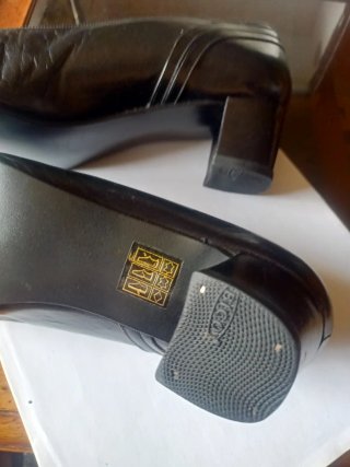Zapatos de tafilete sin estrenar