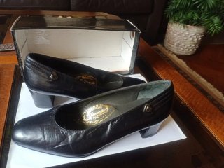 Zapatos de tafilete sin estrenar