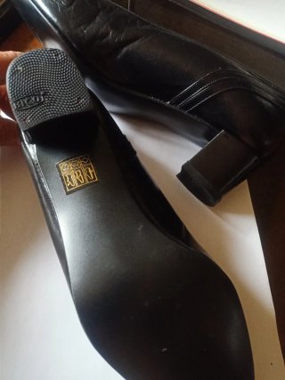 Zapatos de tafilete sin estrenar