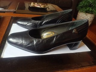 Zapatos de tafilete sin estrenar