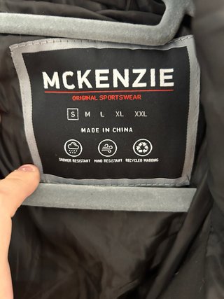 Abrigo McKenzie Negro con Capucha