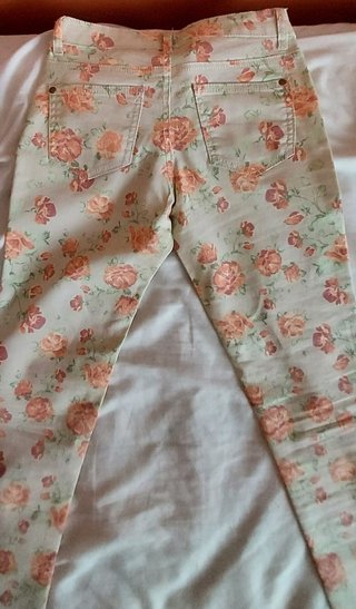 Pantalones de mujer con estampado floral