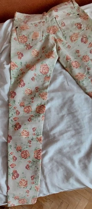 Pantalones de mujer con estampado floral