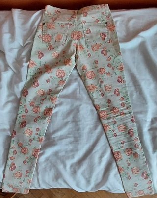 Pantalones de mujer con estampado floral