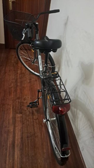 Bicicleta Paseo Negra con Cesta y Portabultos