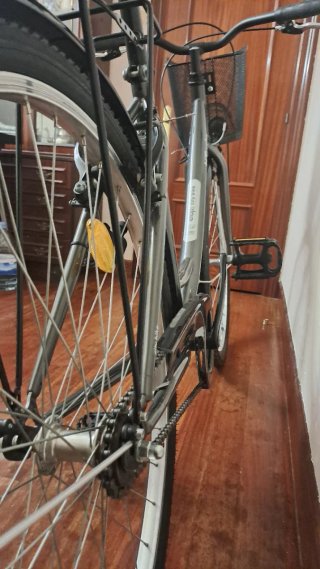 Bicicleta Paseo Negra con Cesta y Portabultos