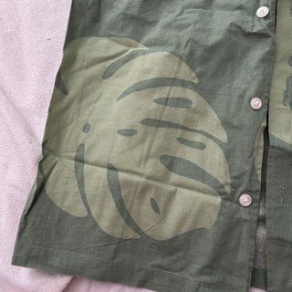 Camisa Pull&Bear verde hojas Talla S